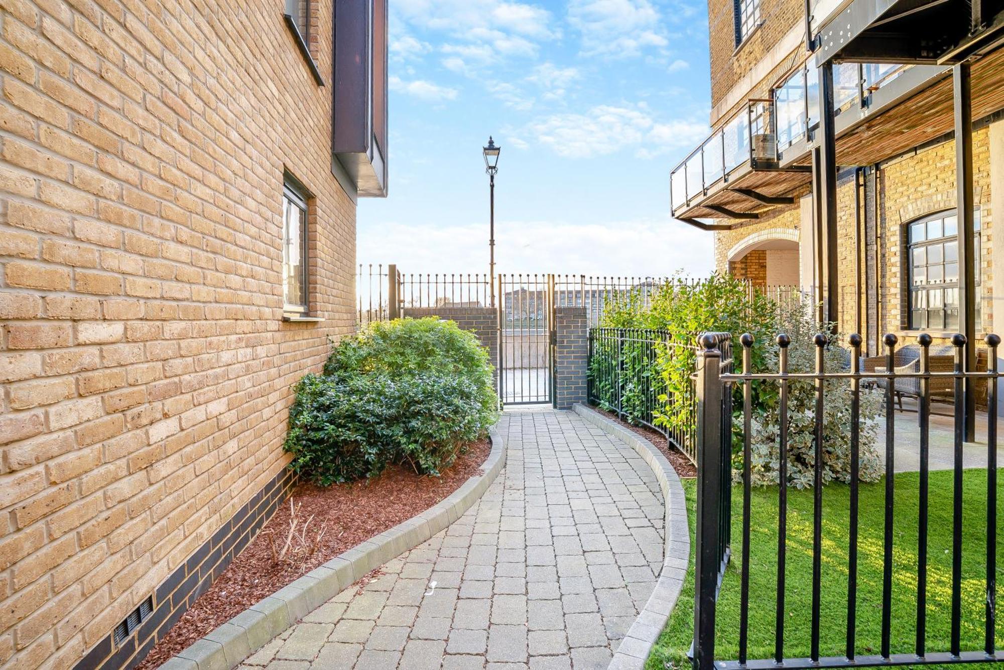 Palace Wharf Apartments Лондон Екстер'єр фото